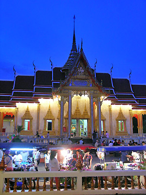 temples sur la côte de Phuket en Thailande